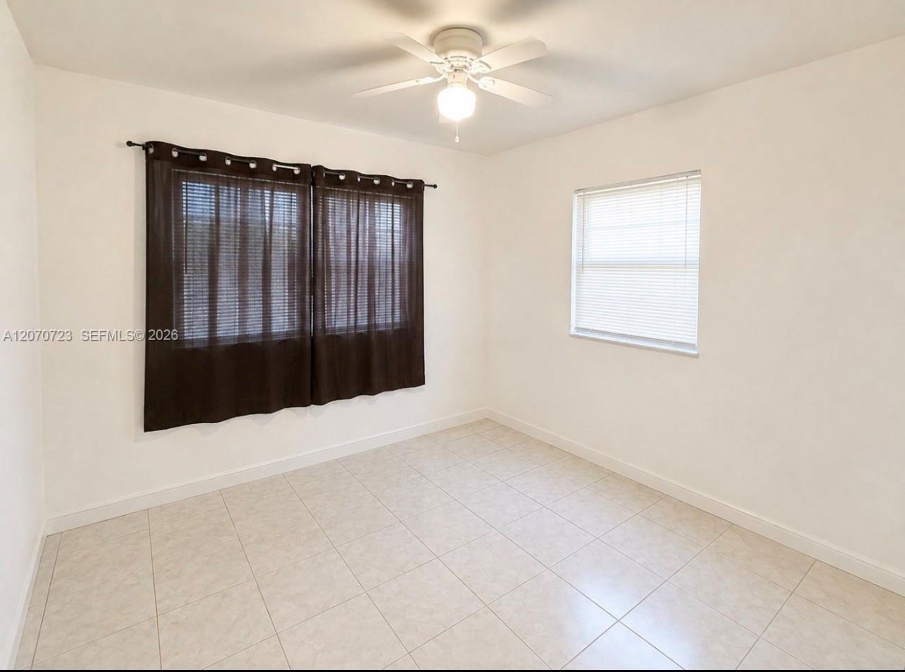 1041 NW 7th Ct, Hallandale Beach, FL 33009 Photo