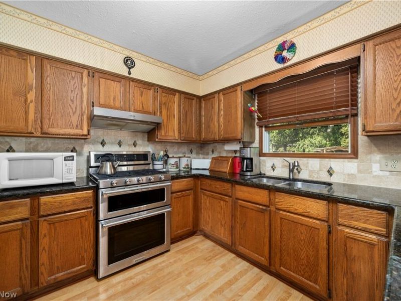 19836 Bennington Drive, Strongsville, OH 44136 Photo 4