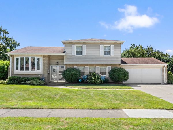 1323 E Rosita Drive, Palatine, IL 60074