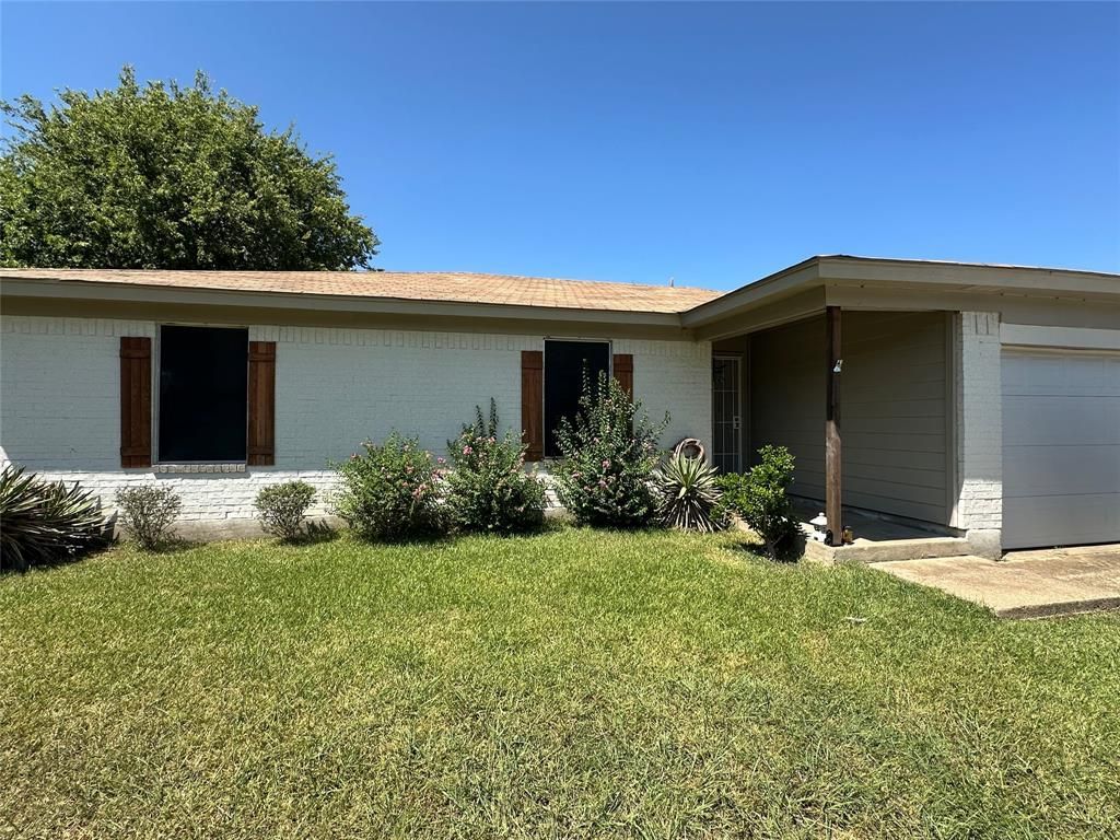 1306 Berry Drive, Cleburne, TX 76033 Main Photo