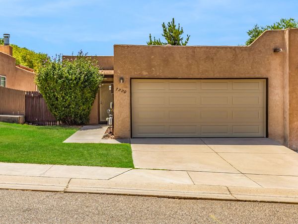 7220 Chickadee Lane NE, Albuquerque, NM 87109