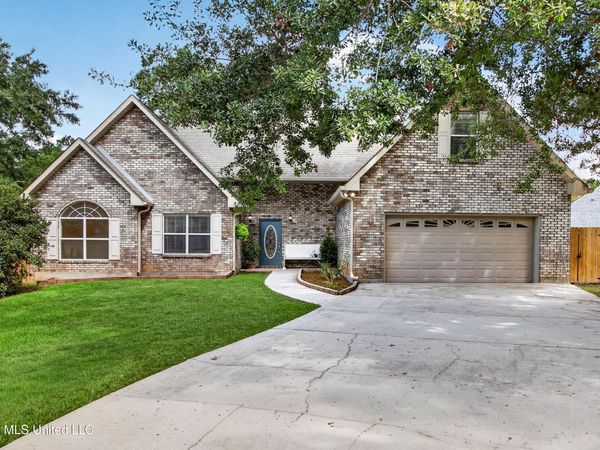 846 Kipona Court, Diamondhead, MS 39525