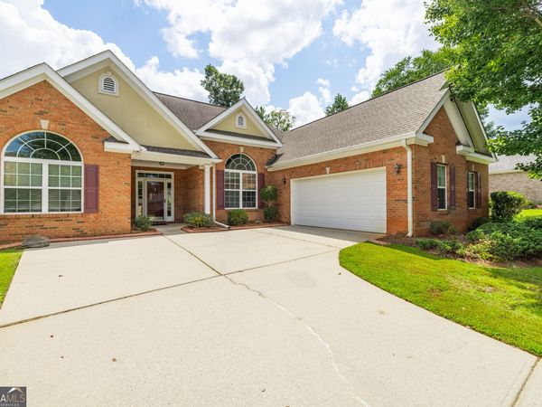 8004 Larksview Drive, Fairburn, GA 30213