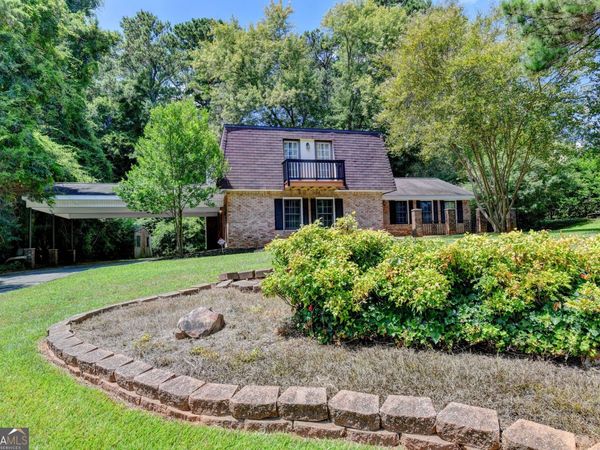 567 Planters Row SW, Lilburn, GA 30047