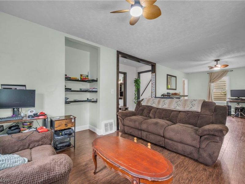 926 Warwick Drive, Sheffield Lake, OH 44054 Photo 5