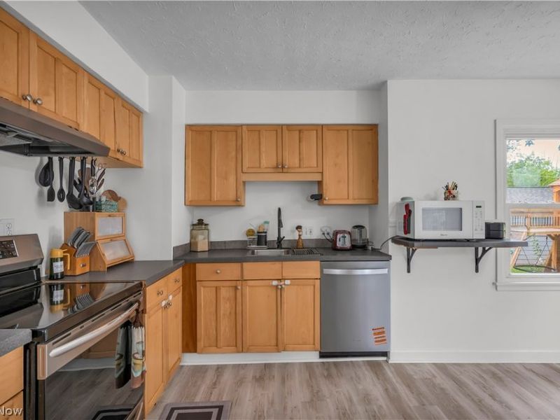 926 Warwick Drive, Sheffield Lake, OH 44054 Photo 8