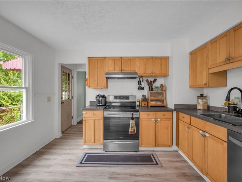 926 Warwick Drive, Sheffield Lake, OH 44054 Photo 9