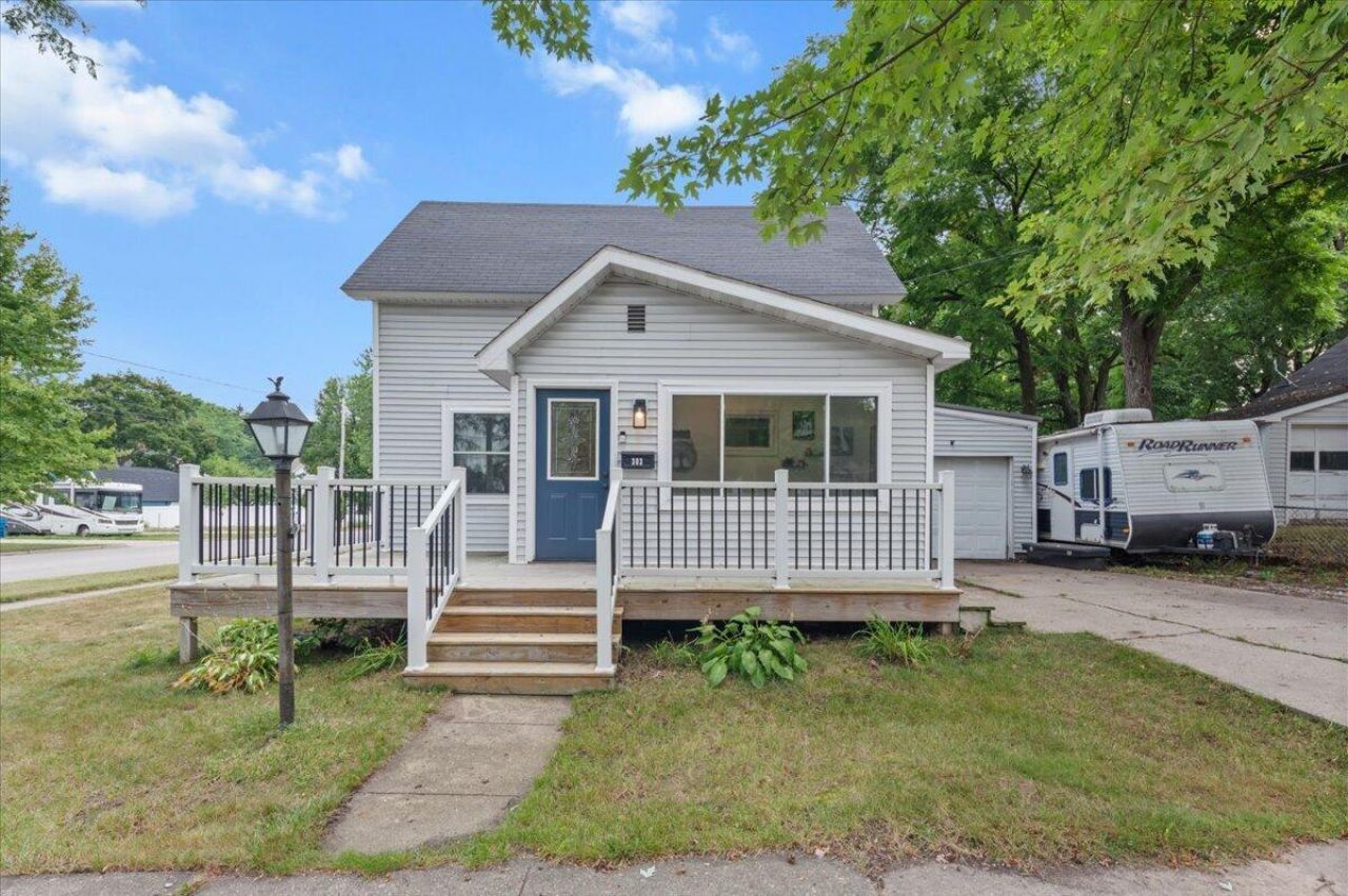 303 E Dayton Street, Fremont, MI 49412 Main Photo