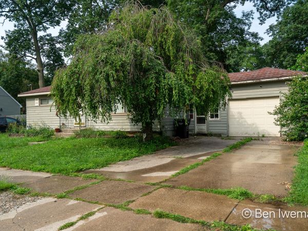 4623 Grantwood Avenue SE, Kentwood, MI 49508