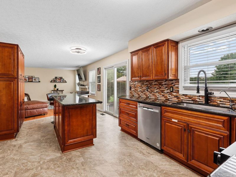 13690 Sudbury Drive, Pickerington, OH 43147 Photo 13