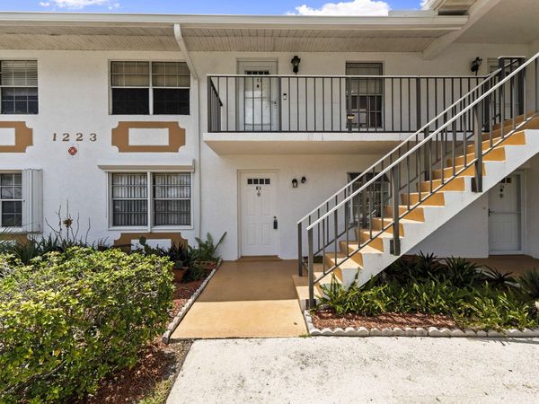 1223 S Lakes End Drive, Unit E-1, Fort Pierce, FL 34982