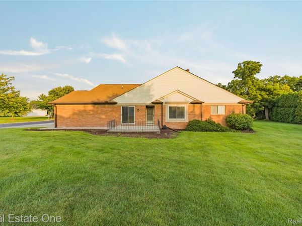 20640 Palm Meadow Drive, Clinton Township, Mi 48036