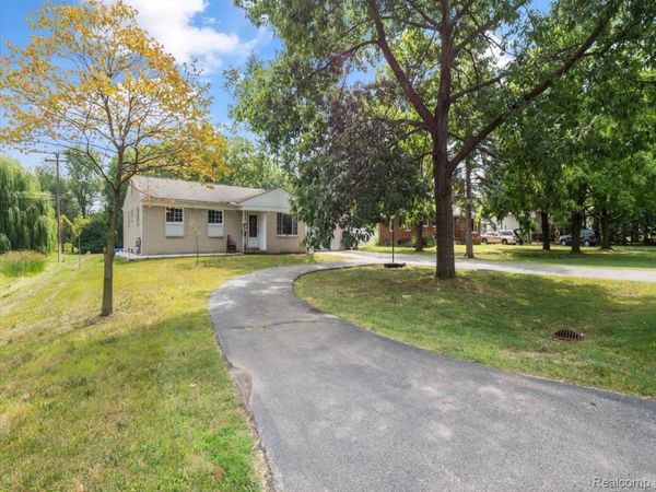5660 Wright Drive, Troy, Mi 48098