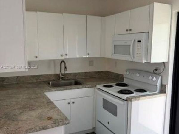 550 NW 131st St , North Miami, FL 33168