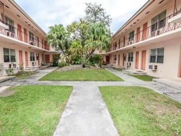 1250 S Alhambra Cir , Unit 18, Coral Gables, FL 33146