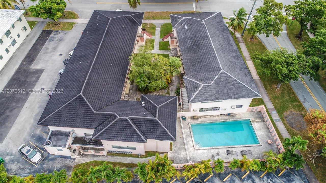 1250 S Alhambra Cir , Unit 18, Coral Gables, FL 33146 Photo