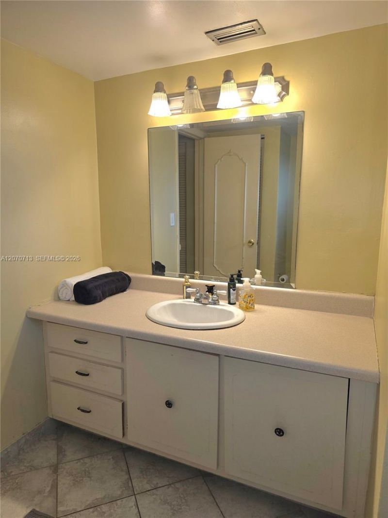 1401 NE Miami Gardens Dr, Unit 685, Miami, FL 33179 Photo