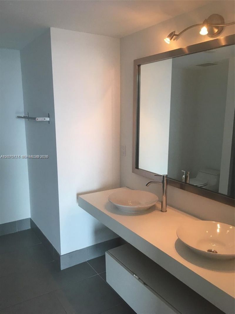92 SW 3rd St, Unit 3402, Miami, FL 33130 Photo