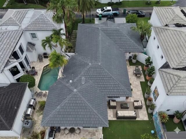 2558 NE 206th Ter , Miami, FL 33180 Photo