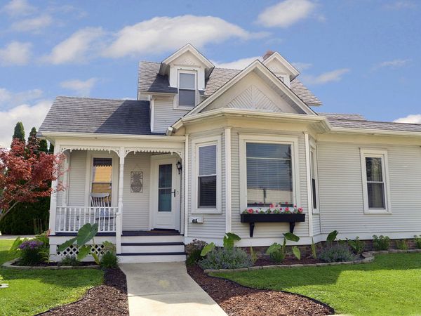 611 6th Avenue , Mendota, IL 61342