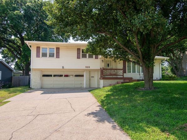 928 29th Street, West Des Moines, IA 50265