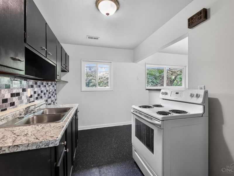 1305 Landis Lane, Springfield Township, OH 45231 Photo 5