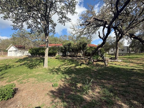 900 Dove DR, Manchaca, TX 78652