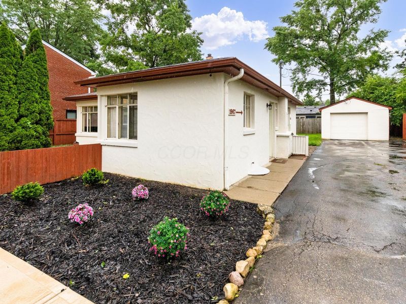 1967 Zollinger Road, Columbus, OH 43221 Photo 6