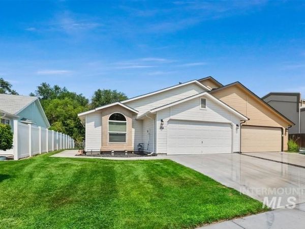 124 South Valley Dr, Nampa, ID 83686
