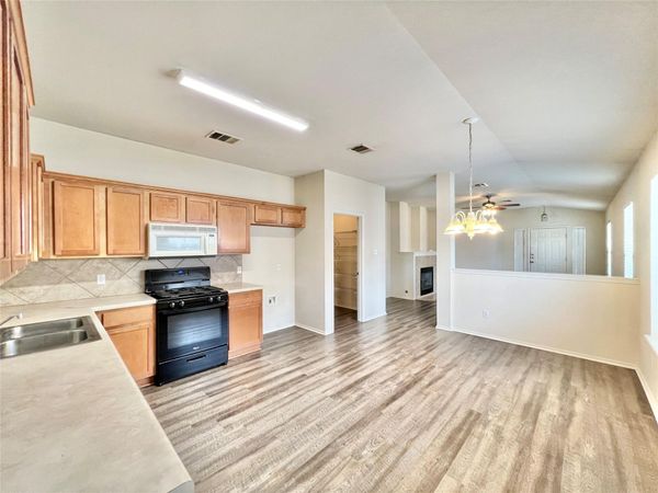 2221 Pearson WAY, Round Rock, TX 78665