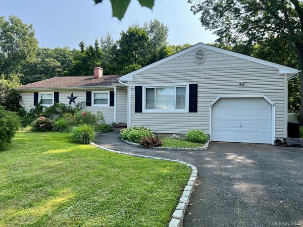 69 Bellwood Avenue , South Setauket, NY 11720