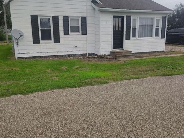 105 W FULTON Street, Dunfermline, IL 61524