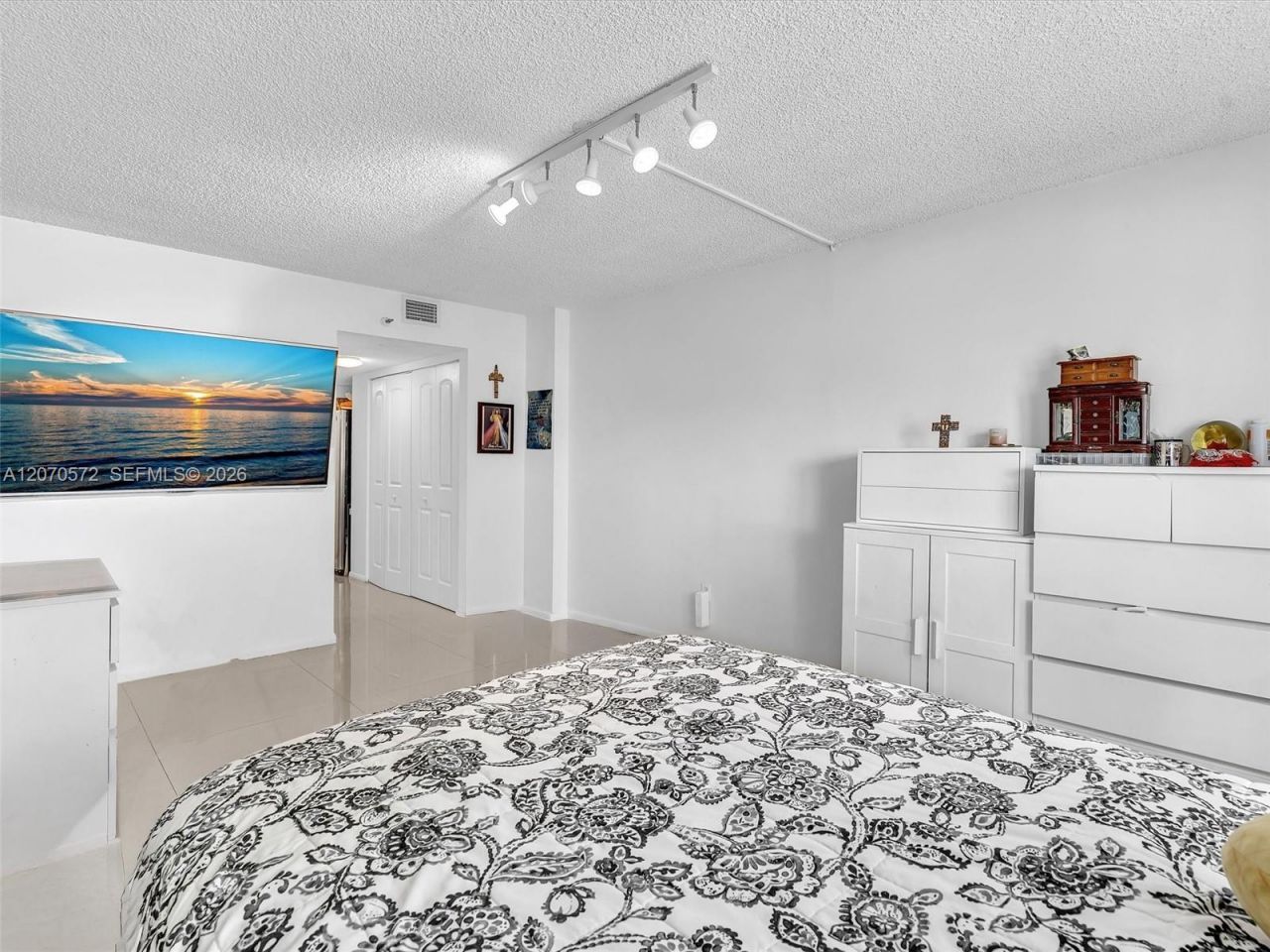20840 San Simeon Way, Unit 204, Miami, FL 33179 Photo