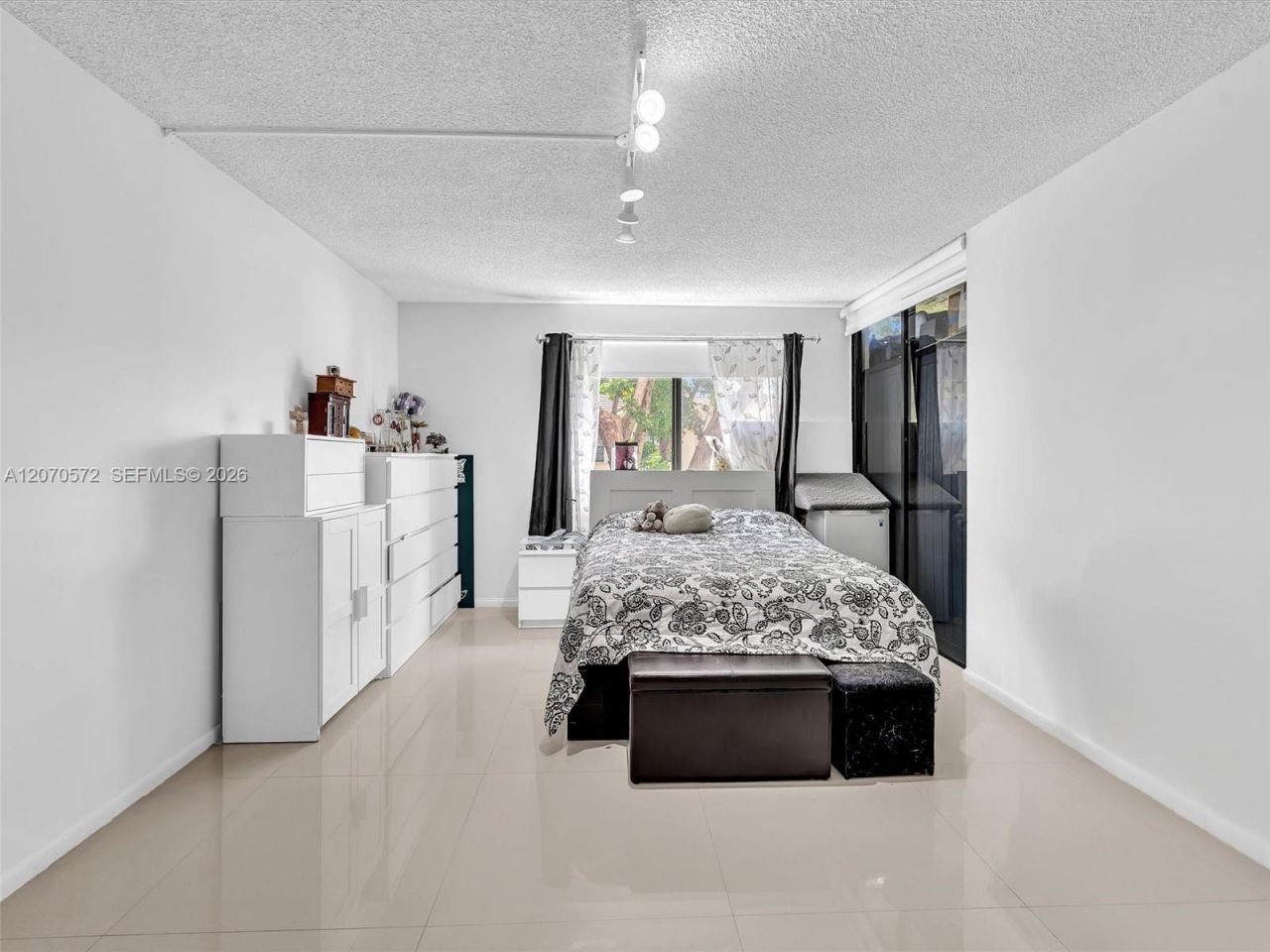20840 San Simeon Way, Unit 204, Miami, FL 33179 Photo