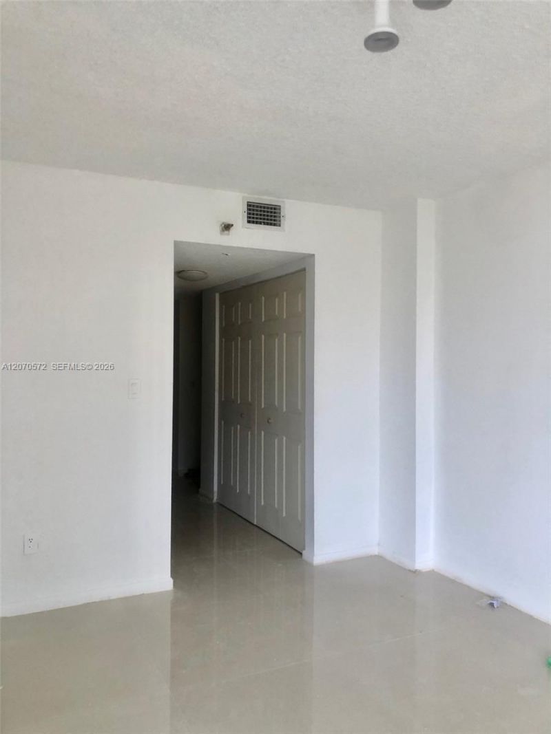 20840 San Simeon Way , Unit 204, Miami, FL 33179 Photo