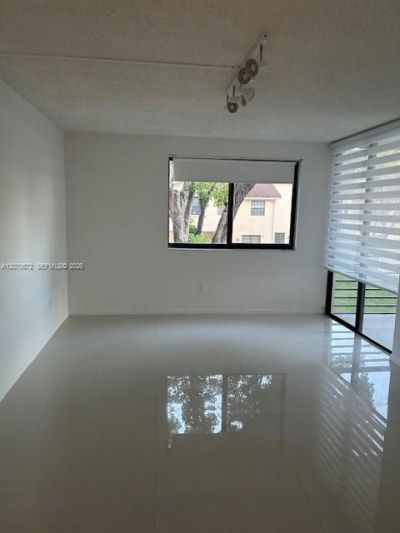 20840 San Simeon Way , Unit 204, Miami, FL 33179 Photo