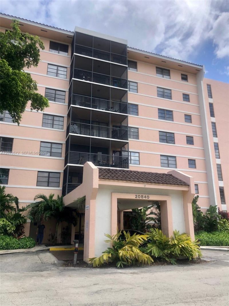 20840 San Simeon Way , Unit 204, Miami, FL 33179 Photo