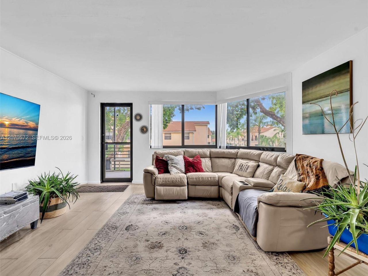 20840 San Simeon Way, Unit 204, Miami, FL 33179 Photo