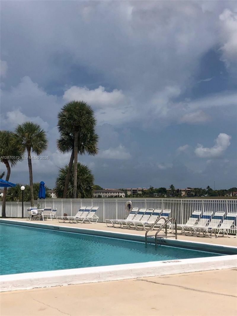 20840 San Simeon Way , Unit 204, Miami, FL 33179 Photo