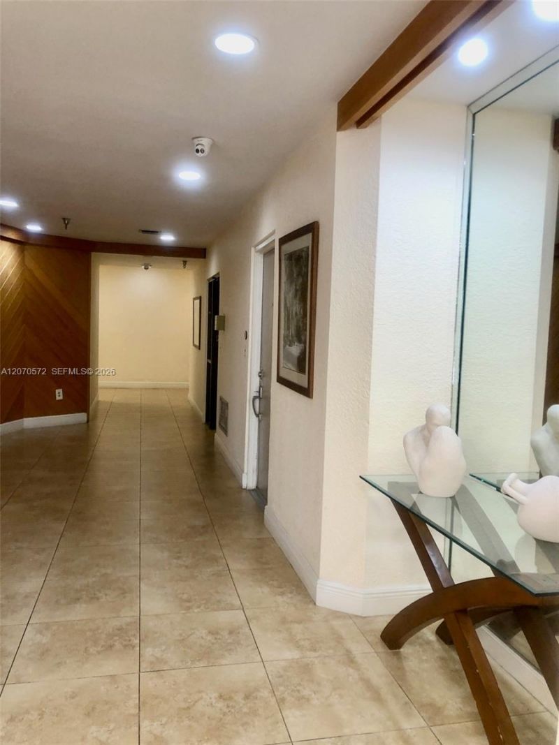 20840 San Simeon Way , Unit 204, Miami, FL 33179 Photo