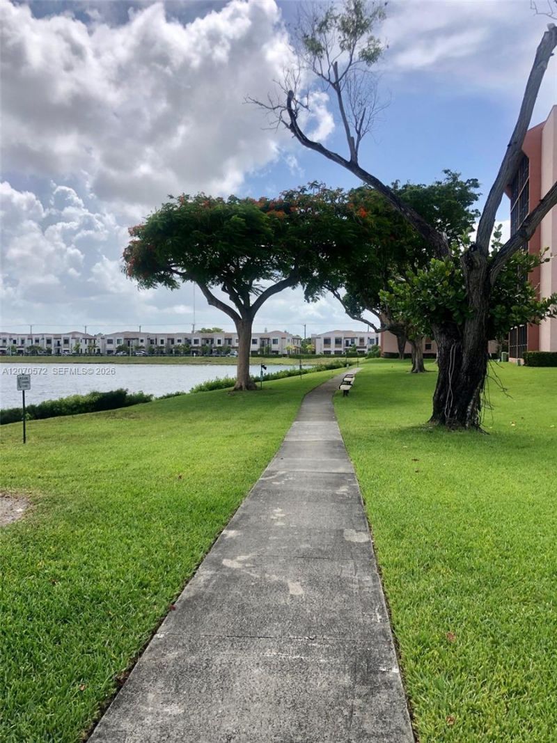 20840 San Simeon Way , Unit 204, Miami, FL 33179 Photo