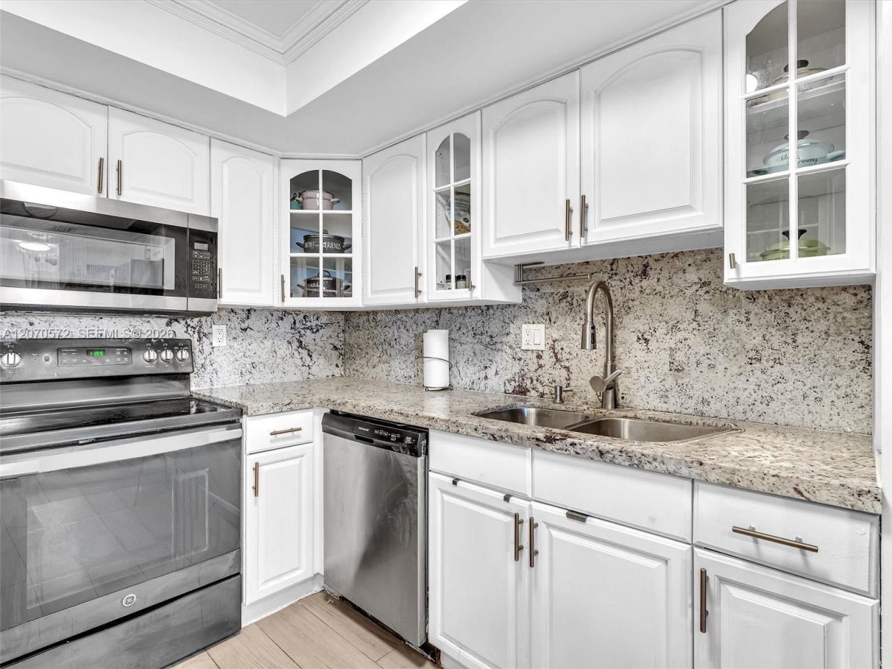 20840 San Simeon Way, Unit 204, Miami, FL 33179 Photo