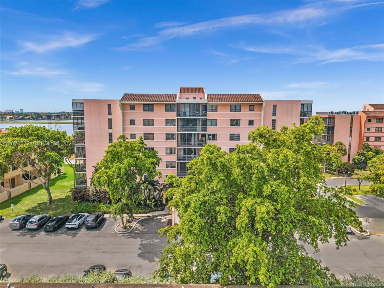 20840 San Simeon Way, Unit 204, Miami, FL 33179 Photo
