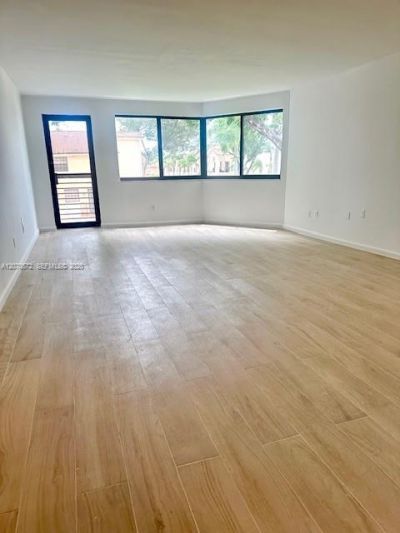 20840 San Simeon Way , Unit 204, Miami, FL 33179 Photo
