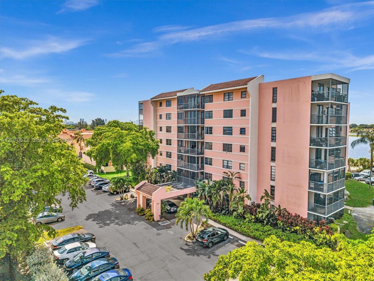20840 San Simeon Way, Unit 204, Miami, FL 33179 Photo
