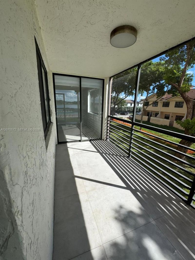 20840 San Simeon Way , Unit 204, Miami, FL 33179 Photo