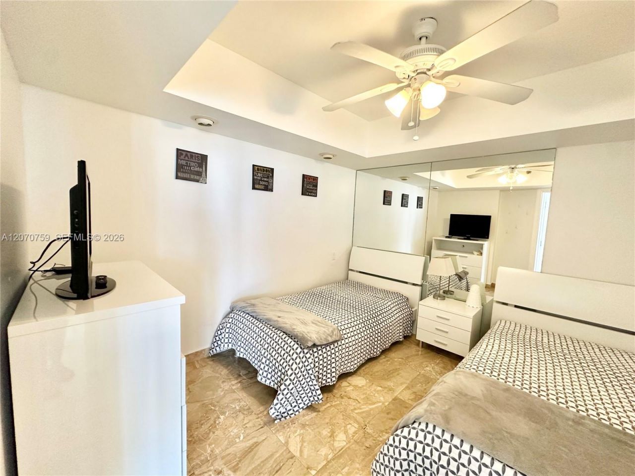 16425 E Collins Ave, Unit 1215, Sunny Isles Beach, FL 33160 Photo