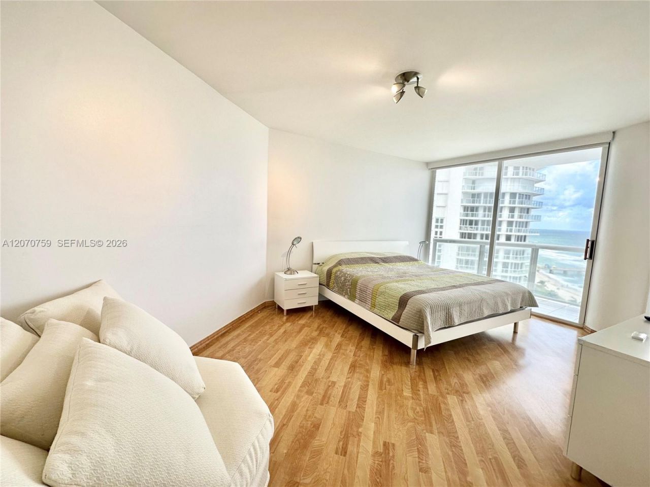 16425 E Collins Ave, Unit 1215, Sunny Isles Beach, FL 33160 Photo