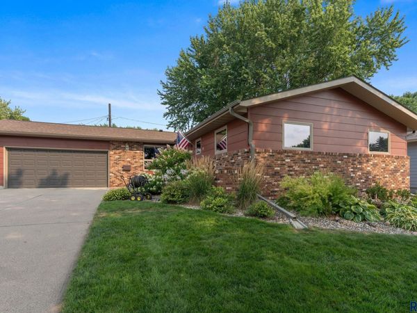 604 S Annway Dr, Sioux Falls, SD 57103