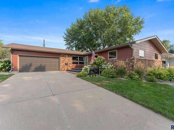 604 S Annway Dr, Sioux Falls, SD 57103
